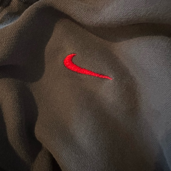 Sport the ultimate in comfy, Team Canada hoodie 🇨🇦 - Picture 3 of 6